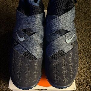 Men’s 10.5 and Nike LeBron Soldier 10 “Midnight Navy”